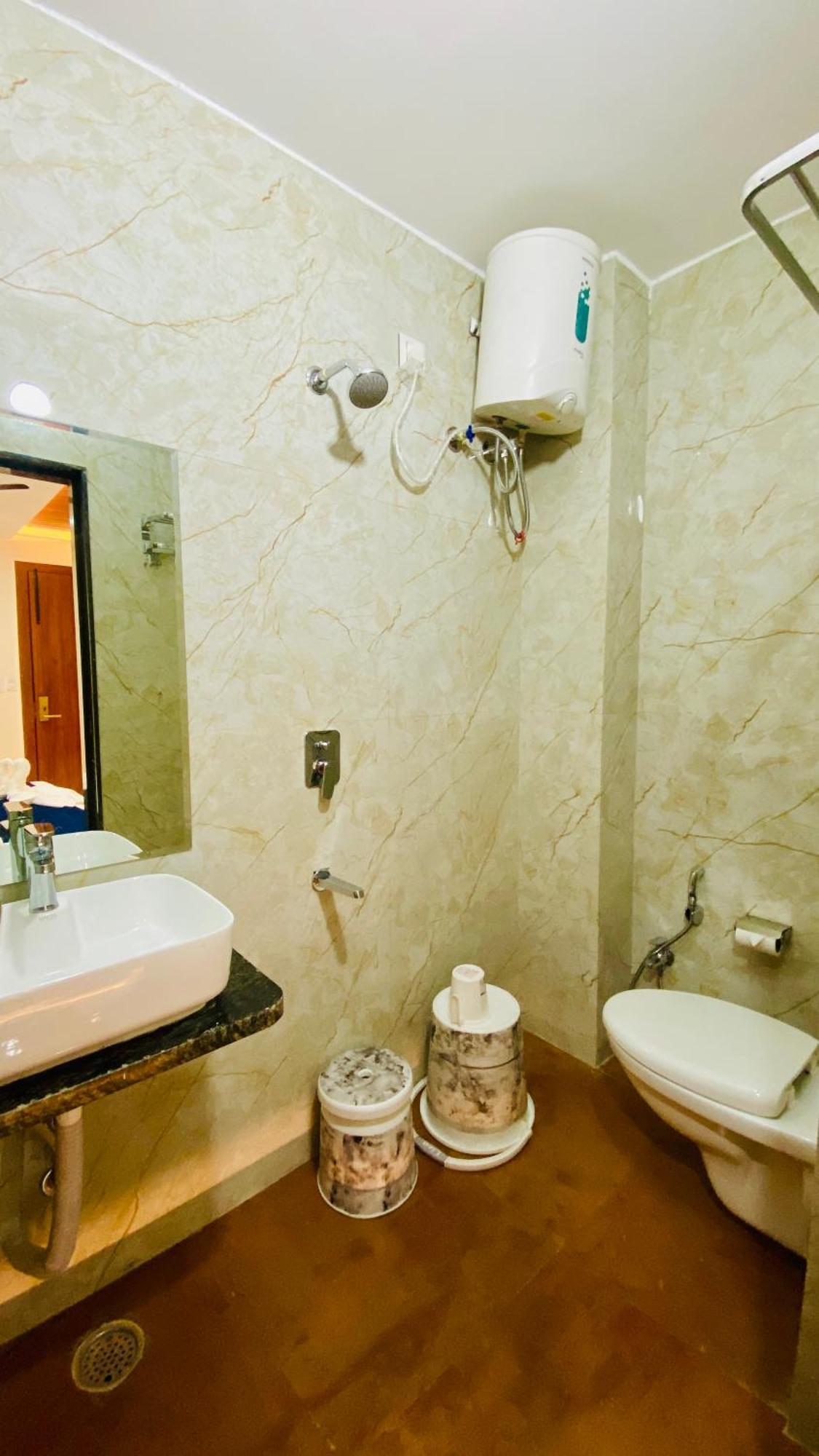 Hotel Aranyasutra Inaya, Indore Exterior foto